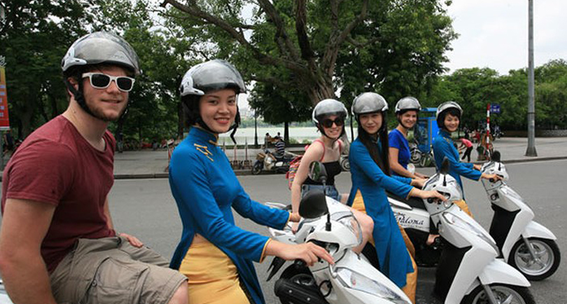 HANOI CITY TOUR BY SCOOTERS (4-HOUR)