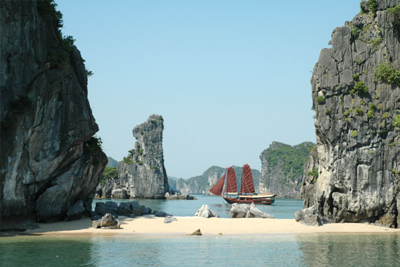 Routes on Halong bay